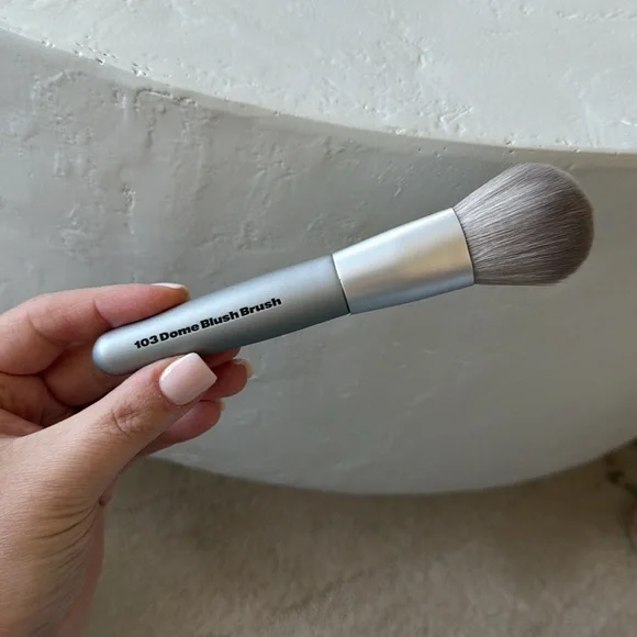 NEW- Youth Foria Dome Blush Brush - Picture 3 of 5